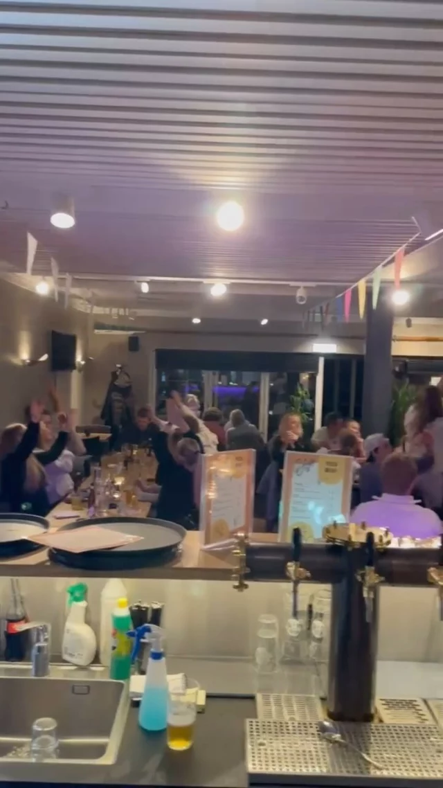 Tusen takk til alle som kom og var med på Live Musikk bingo med Trond Kristiansen på fredag! Det ble fult hus og en kjempe stemning🤩
Vi håper dere koste dere like mye som oss! 

Vi er allerede i gang med planlegging av neste runde, som blir etter nyttår. Følg med, dato kommer!